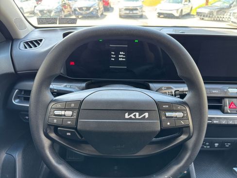 Used 2025 Kia K4 LXS image 28