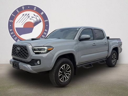 Used 2020 Toyota Tacoma TRD Sport w/ TRD Premium Sport Package AWD/4WD image 2