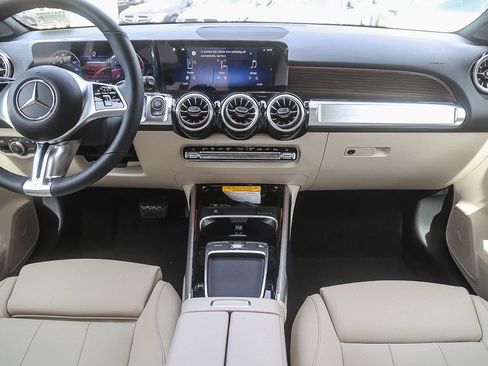 New 2026 Mercedes-Benz GLB 250 4MATIC image 10