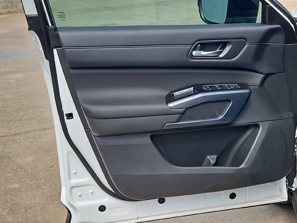 New 2026 Nissan Pathfinder SL FWD image 14