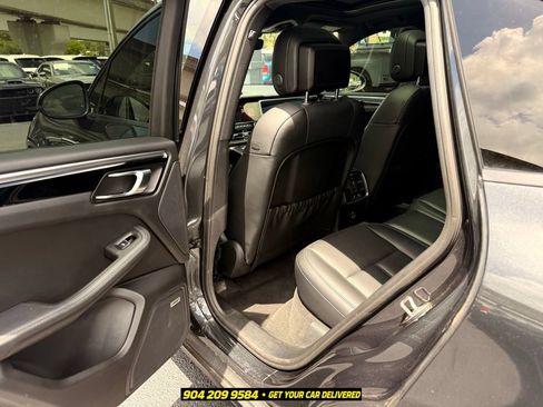 Used 2020 Porsche Macan AWD/4WD image 27
