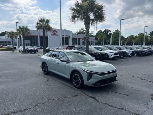 Used 2025 Kia K4 EX FWD image 2