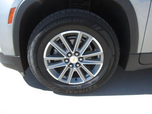 Used 2023 Chevrolet Traverse LT AWD/4WD image 4