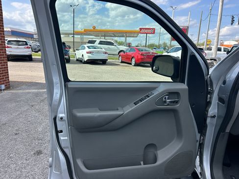 Used 2014 Nissan Frontier SV w/ SV Value Truck Package image 21