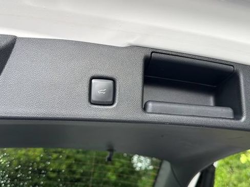 Certified 2024 Ford Escape Platinum AWD/4WD image 21