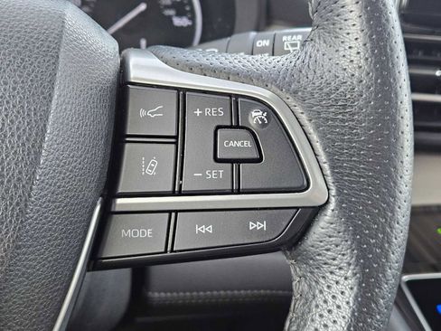 Used 2021 Toyota Sienna Limited image 26