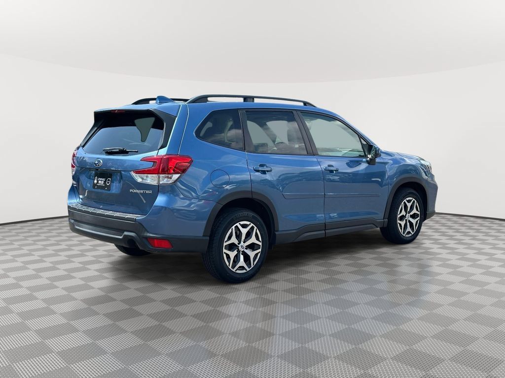 Used 2021 Subaru Forester Premium AWD/4WD image 5