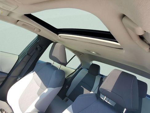 Used 2021 Toyota Corolla LE w/ LE Premium Package image 29