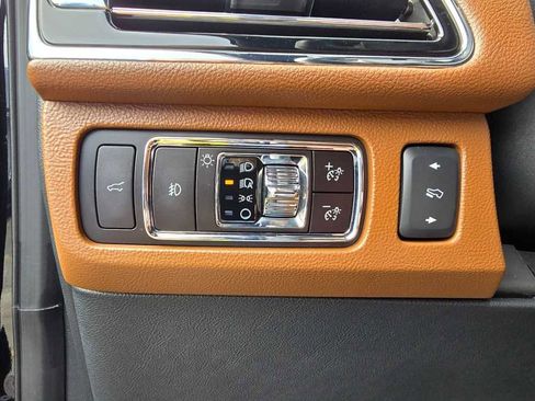 Used 2023 Lincoln Navigator Reserve image 32