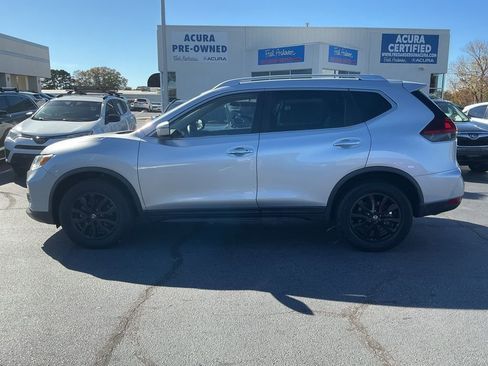 Used 2019 Nissan Rogue SV image 2