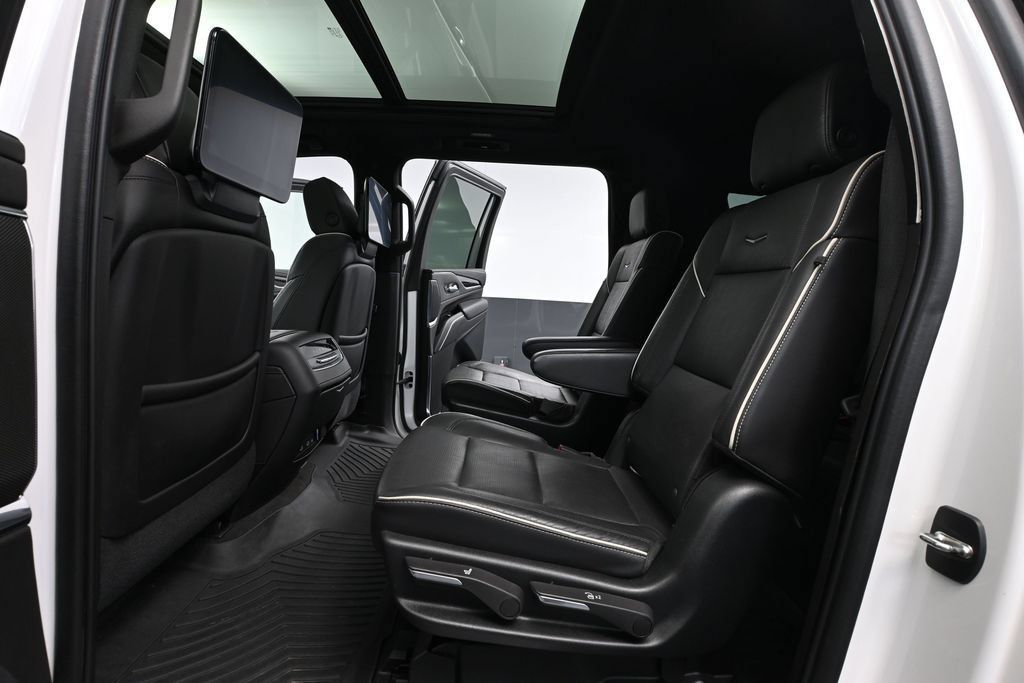 Used 2021 Cadillac Escalade ESV Sport w/ Heavy-Duty Trailer Package AWD/4WD image 34