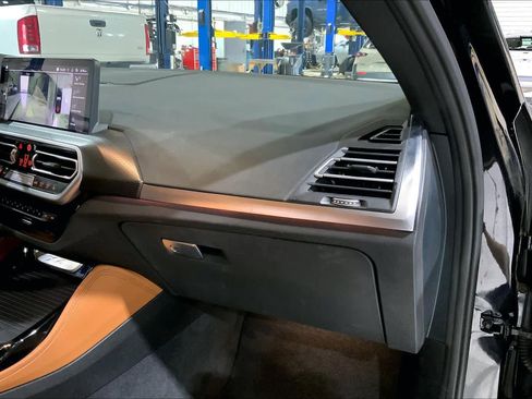 Used 2024 BMW X4 xDrive30i w/ Premium Package image 19