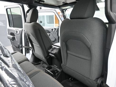 New 2026 Jeep Gladiator Sport AWD/4WD image 16