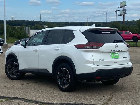 Used 2024 Nissan Rogue SV AWD/4WD image 5