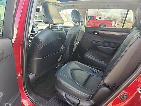 Used 2023 Toyota Highlander Platinum AWD/4WD image 11