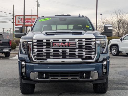 Used 2024 GMC Sierra 2500 Denali w/ Denali Reserve Package image 2