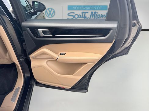 Used 2019 Porsche Cayenne AWD/4WD image 31