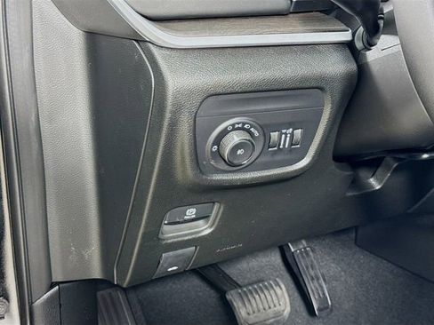 Used 2025 Jeep Grand Cherokee Limited w/ Black Appearance Package AWD/4WD image 10