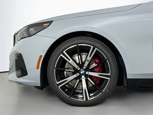 New 2026 BMW 530i xDrive w/ M Sport Package AWD/4WD image 32