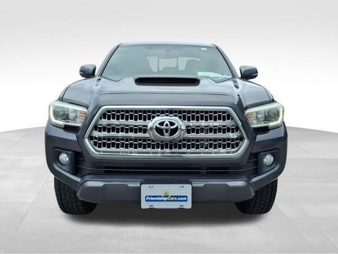 Used 2017 Toyota Tacoma TRD Sport w/ Tow Package AWD/4WD image 15