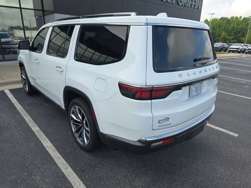 Used 2022 Jeep Wagoneer Series III w/ Premium Group I AWD/4WD image 4