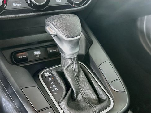 Used 2025 Kia Soul LX w/ LX Technology Package FWD image 24