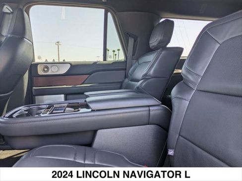 Certified 2024 Lincoln Navigator L Reserve AWD/4WD image 22