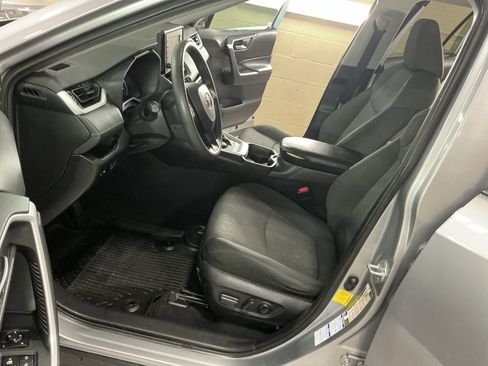 Used 2021 Toyota RAV4 XLE image 11