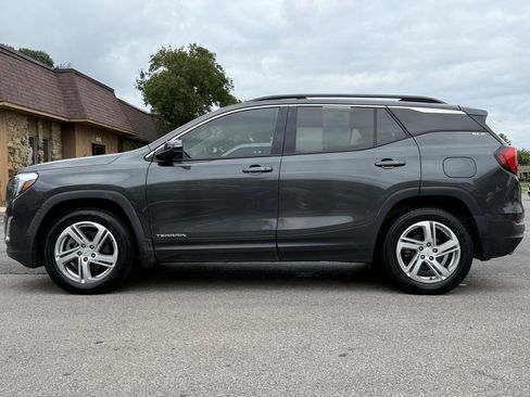 Used 2019 GMC Terrain SLE w/ Driver Convenience Package image 2