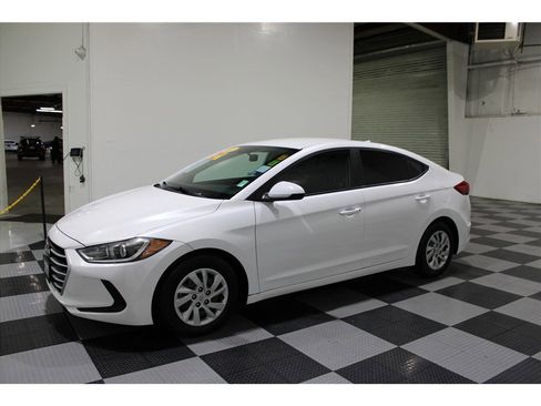 Used 2017 Hyundai Elantra SE image 7