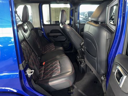 Used 2020 Jeep Wrangler Unlimited Sahara w/ Uconnect 4C Nav & Sound Group AWD/4WD image 12