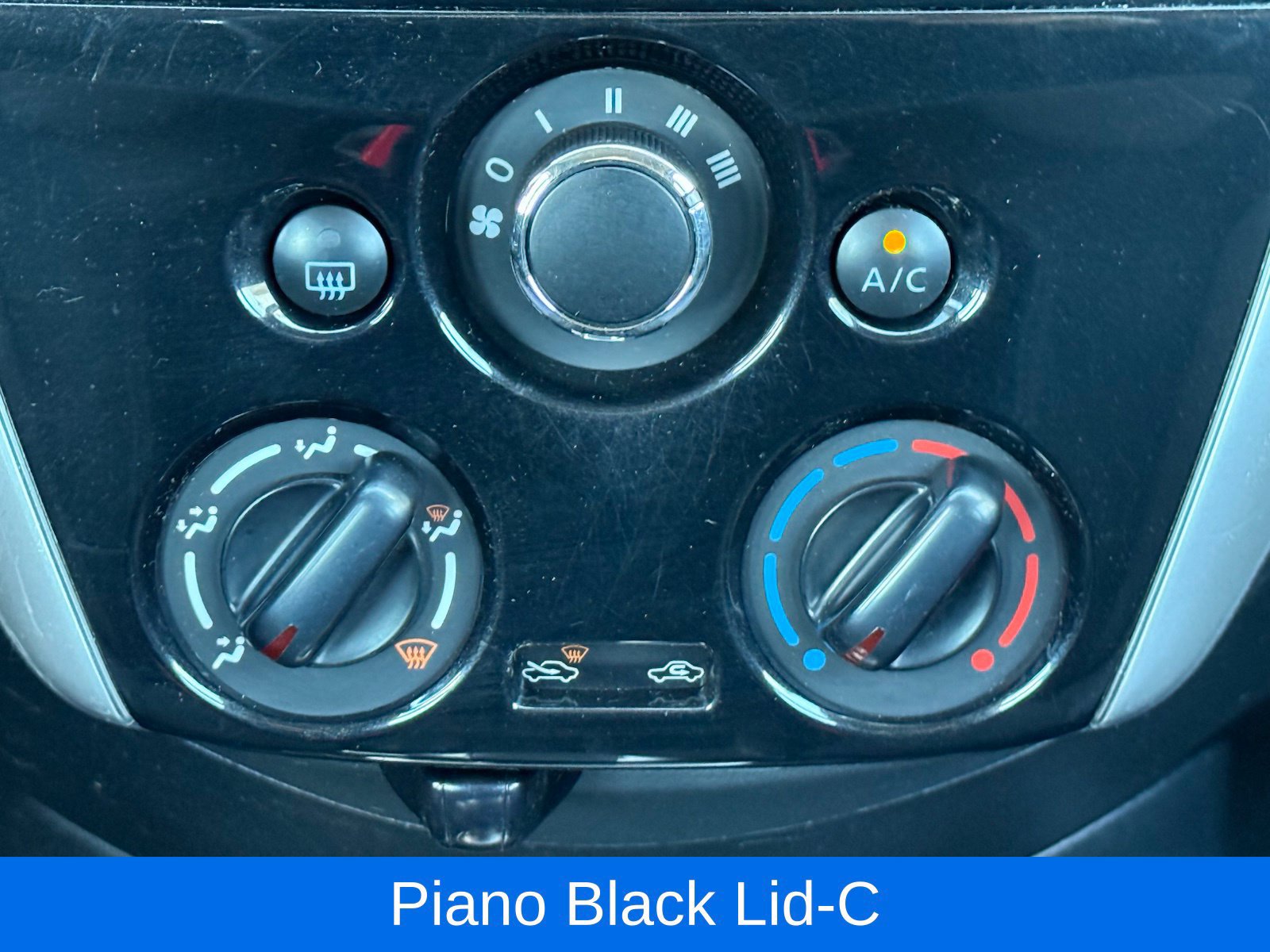Used 2017 Nissan Versa SV w/ SV Special Edition Package FWD image 22
