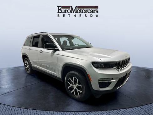 Used 2024 Jeep Grand Cherokee Limited AWD/4WD image 7