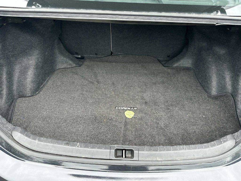 Used 2015 Toyota Corolla LE FWD image 10
