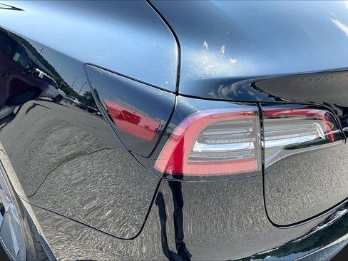 Used 2022 Tesla Model 3 Long Range AWD/4WD image 29