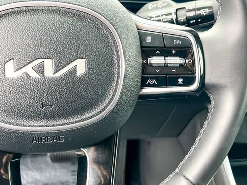 Certified 2025 Kia Carnival SX image 25