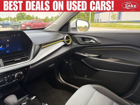 Used 2024 Chevrolet Trax LT w/ Driver Confidence Package FWD image 13