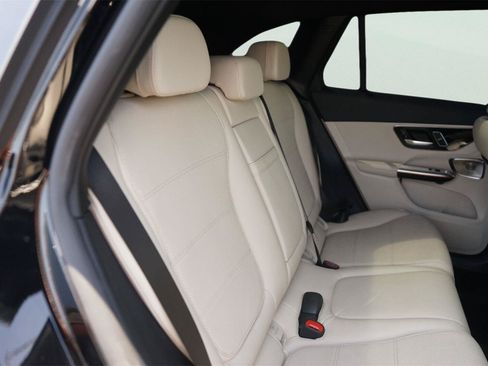 Used 2025 Mercedes-Benz GLC 350e 4MATIC image 17