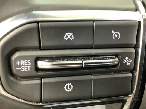 Used 2025 GMC Yukon Elevation image 18