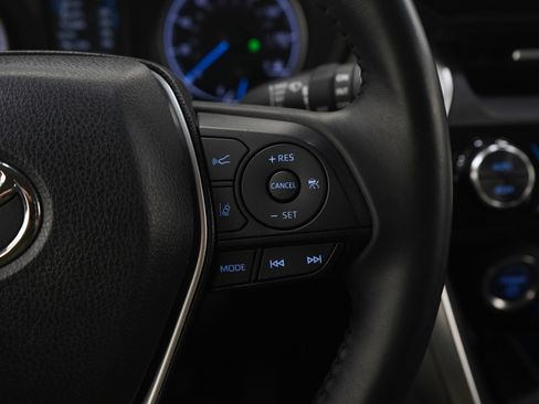 Used 2021 Toyota Venza LE image 26