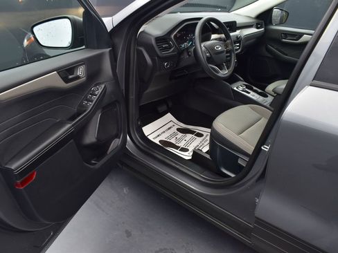 Used 2022 Ford Escape S image 11
