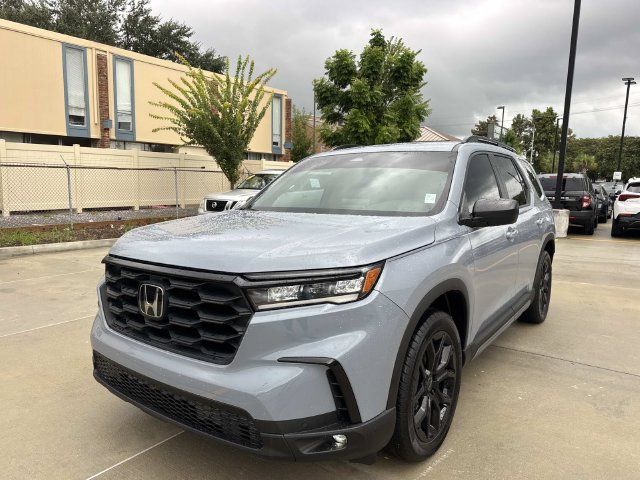 Used 2025 Honda Pilot Sport image 3
