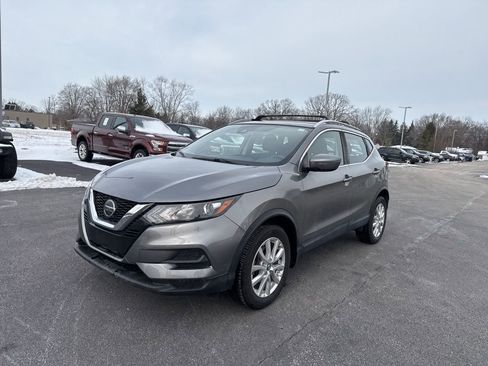 Used 2020 Nissan Rogue Sport SV image 3