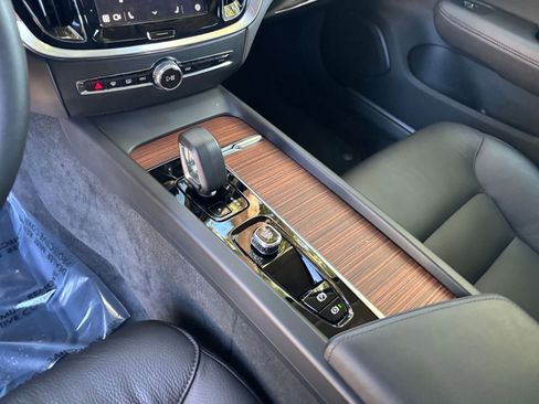 Used 2025 Volvo V60 B5 Cross Country Plus image 41