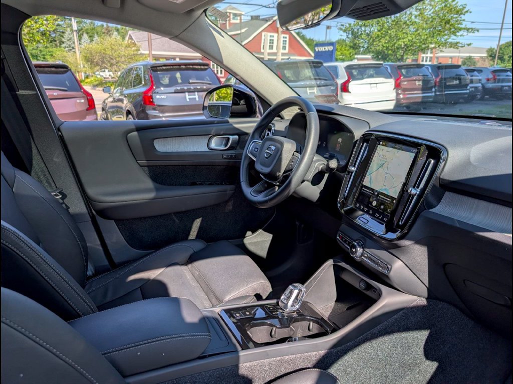 Certified 2026 Volvo XC40 B5 Plus AWD/4WD image 18