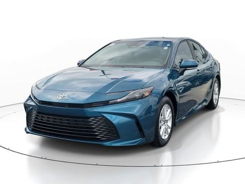 Used 2025 Toyota Camry LE FWD image 4