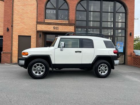 Used 2013 Toyota FJ Cruiser 4WD w/ Upgrade Pkg image 4