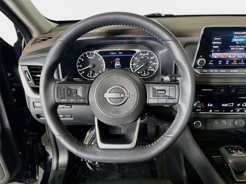 Used 2023 Nissan Rogue SV w/ SV Premium Package FWD image 13