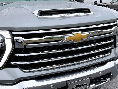 Used 2025 Chevrolet Silverado 2500 LTZ w/ LTZ Plus Package AWD/4WD image 34