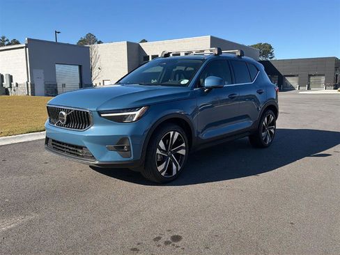 Used 2023 Volvo XC40 B5 Plus w/ Protection Package Premier image 3